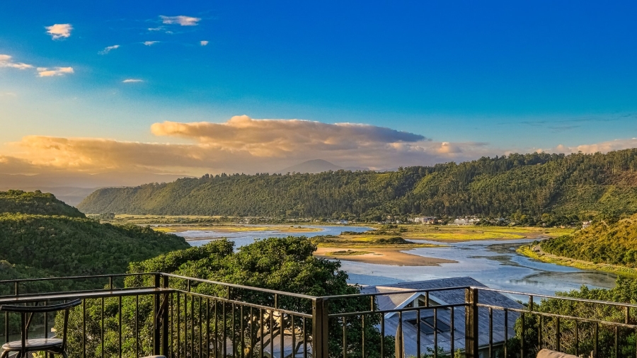 6 Bedroom Property for Sale in Kingfisher Creek Western Cape